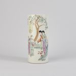 571623 Brush vase